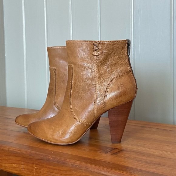 Frye NWOT Regina Heel Ankle Booties Cognac - RARE - Picture 10 of 15